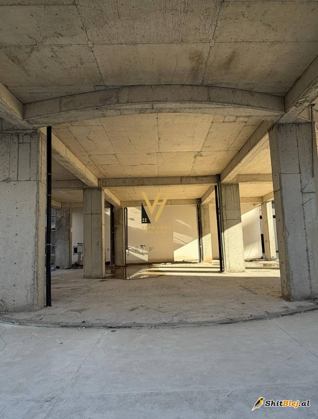 AMBIENT 430 M2 TE ZOGU I ZI 10.000 LEKE