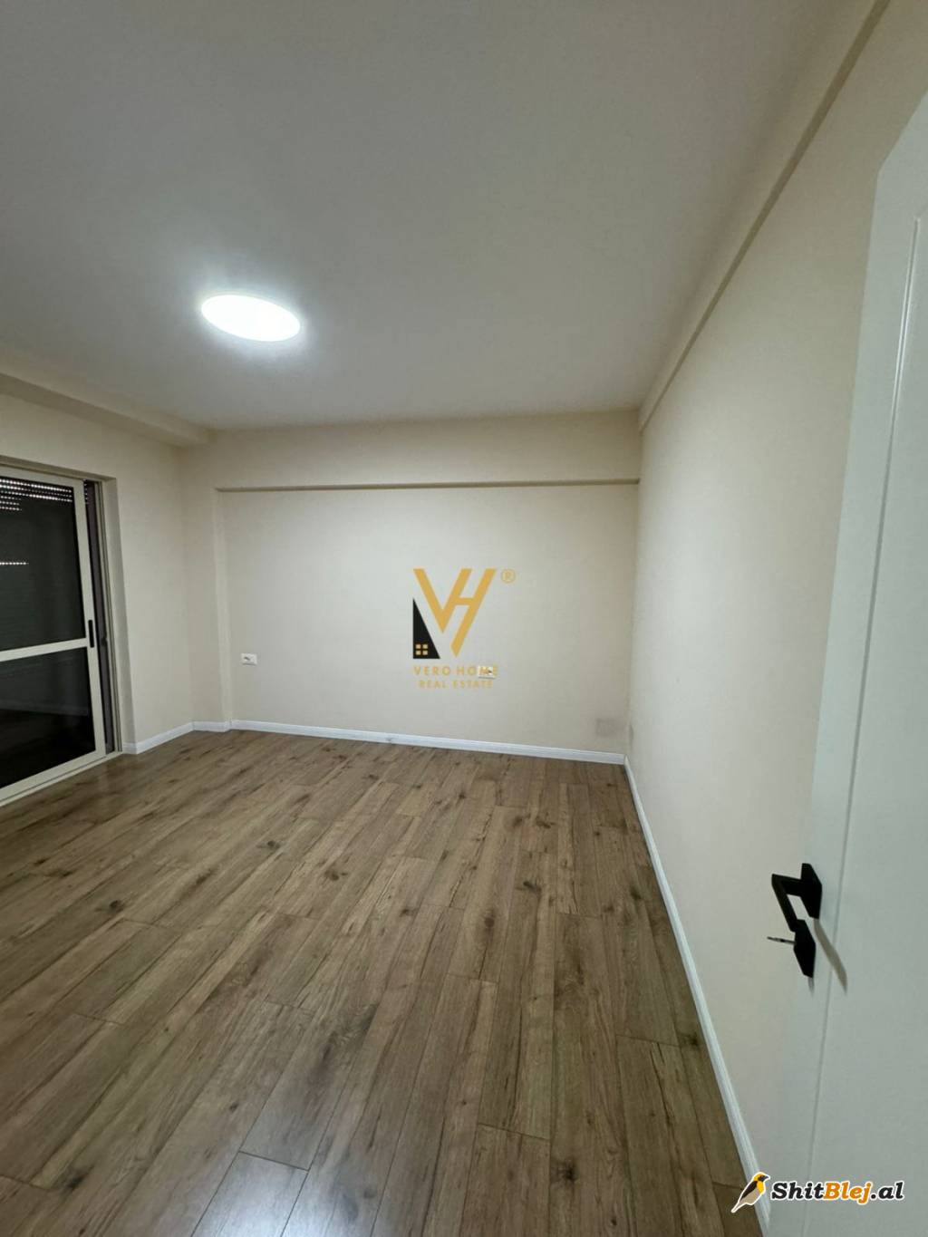 ZYRE 80 M2 ME QERA TE 9-KATSHET 900 EURO