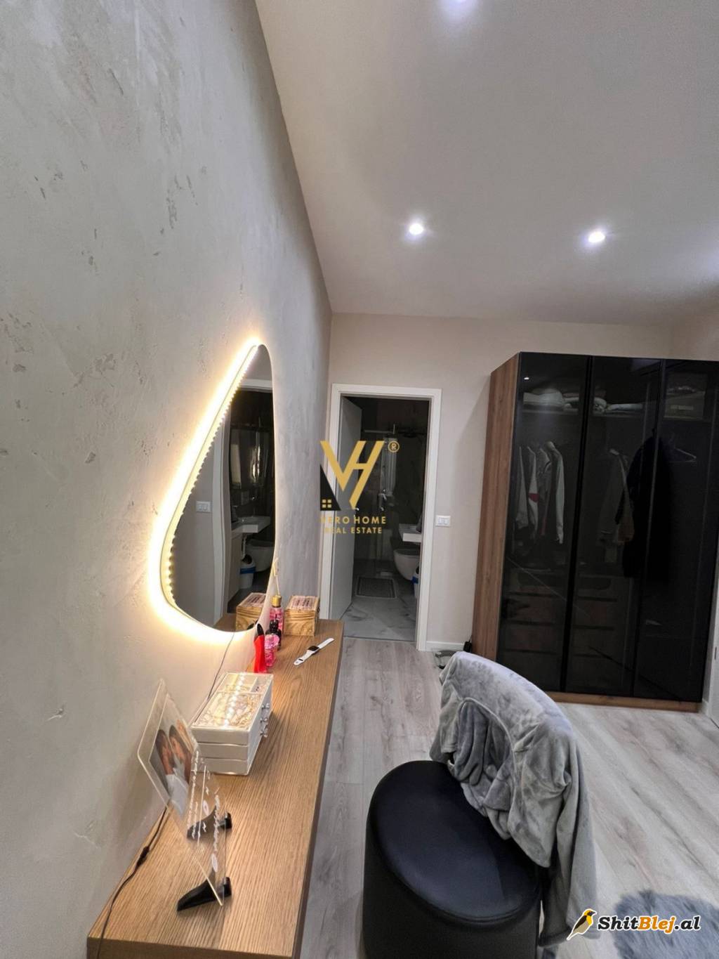  2+1+BLK ME QERA TE 21 DHJETORI 800 EURO