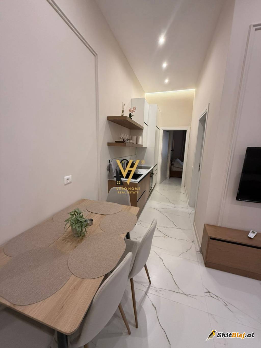 2+1+BLK ME QERA NE QENDER 1.200 EURO
