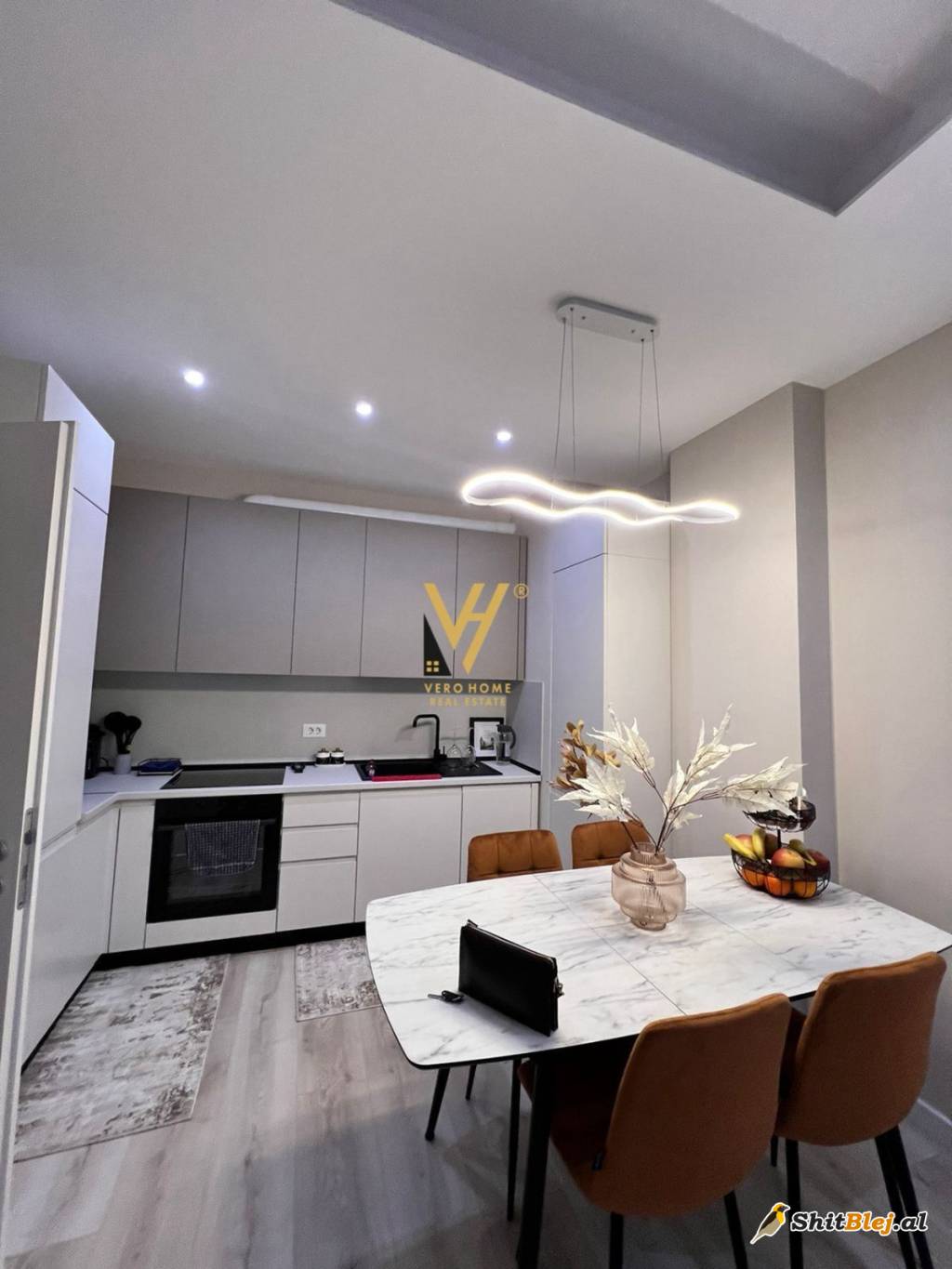  2+1+BLK ME QERA TE 21 DHJETORI 800 EURO