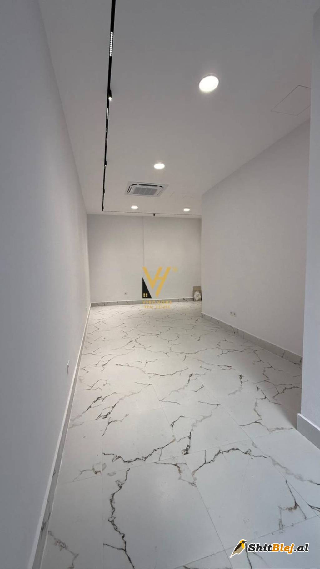 AMBIENT 38 M2 TE RRUGA MINE PEZA 900 EUR
