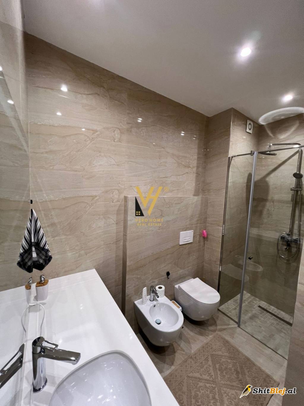  2+1+BLK ME QERA TE 21 DHJETORI 800 EURO