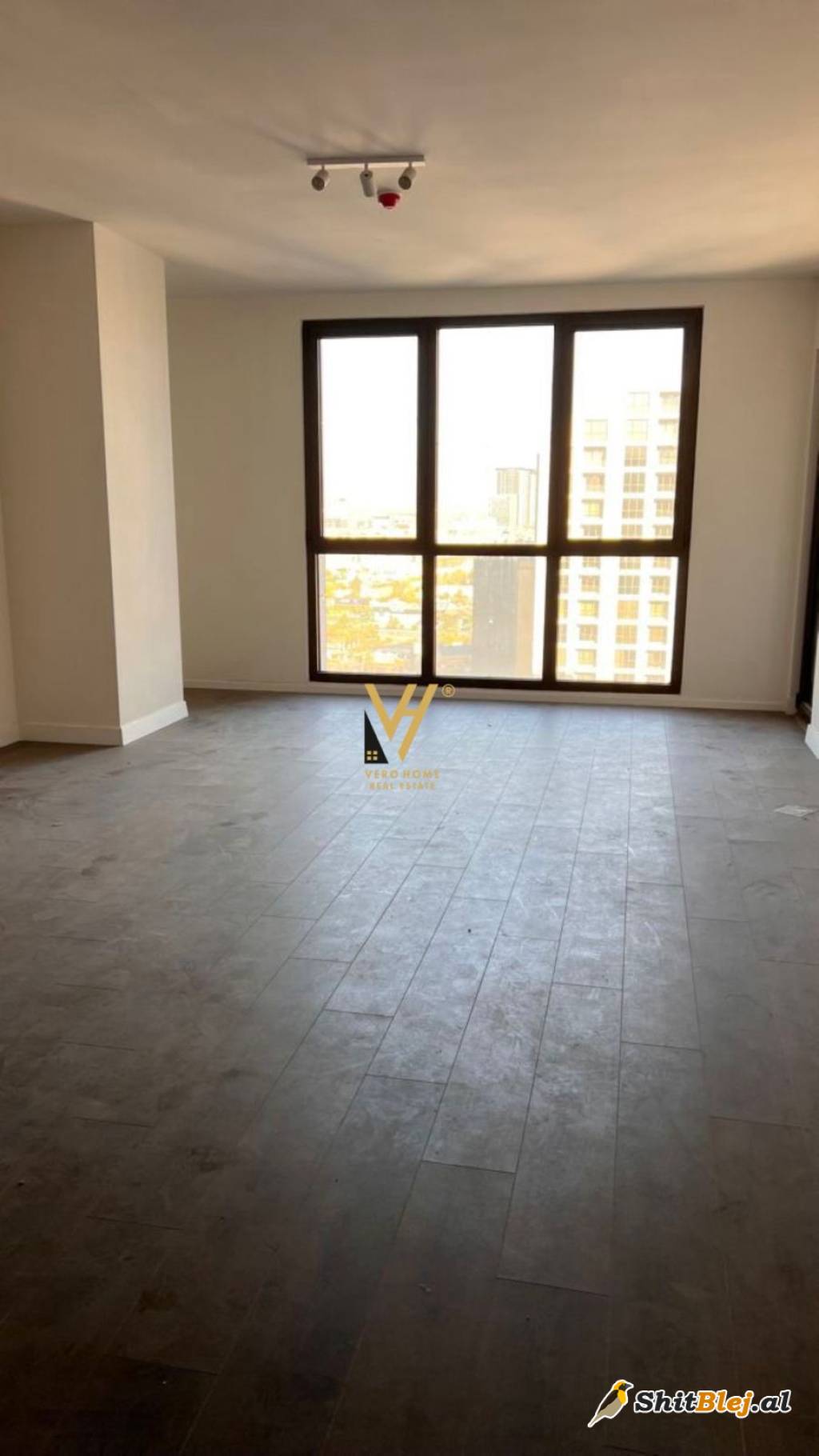ZYRE 115 M2 TE STADIUMI DINAMO 1.000 EUR