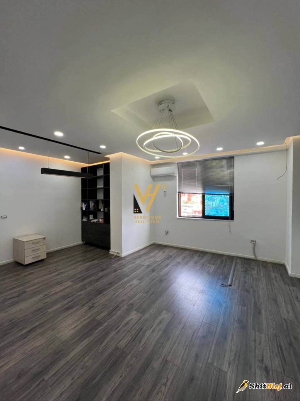 AMBIENT 371 M2 ME QERA USLUGA 3.000 EURO