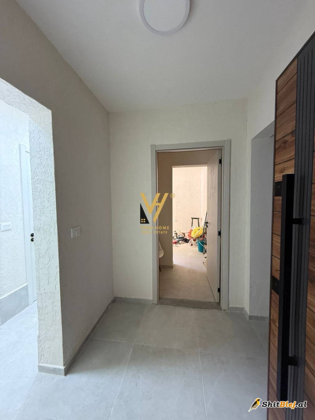 ZYRE 40 M2 ME QERA TE MOZAIKU 45.000 LEK