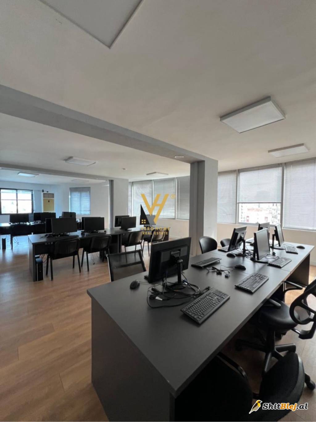 AMBIENT 371 M2 ME QERA USLUGA 3.000 EURO