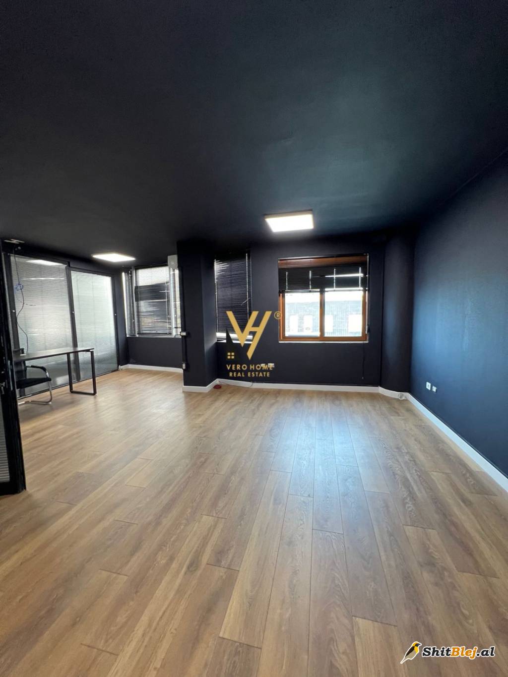 AMBIENT 371 M2 ME QERA USLUGA 3.000 EURO