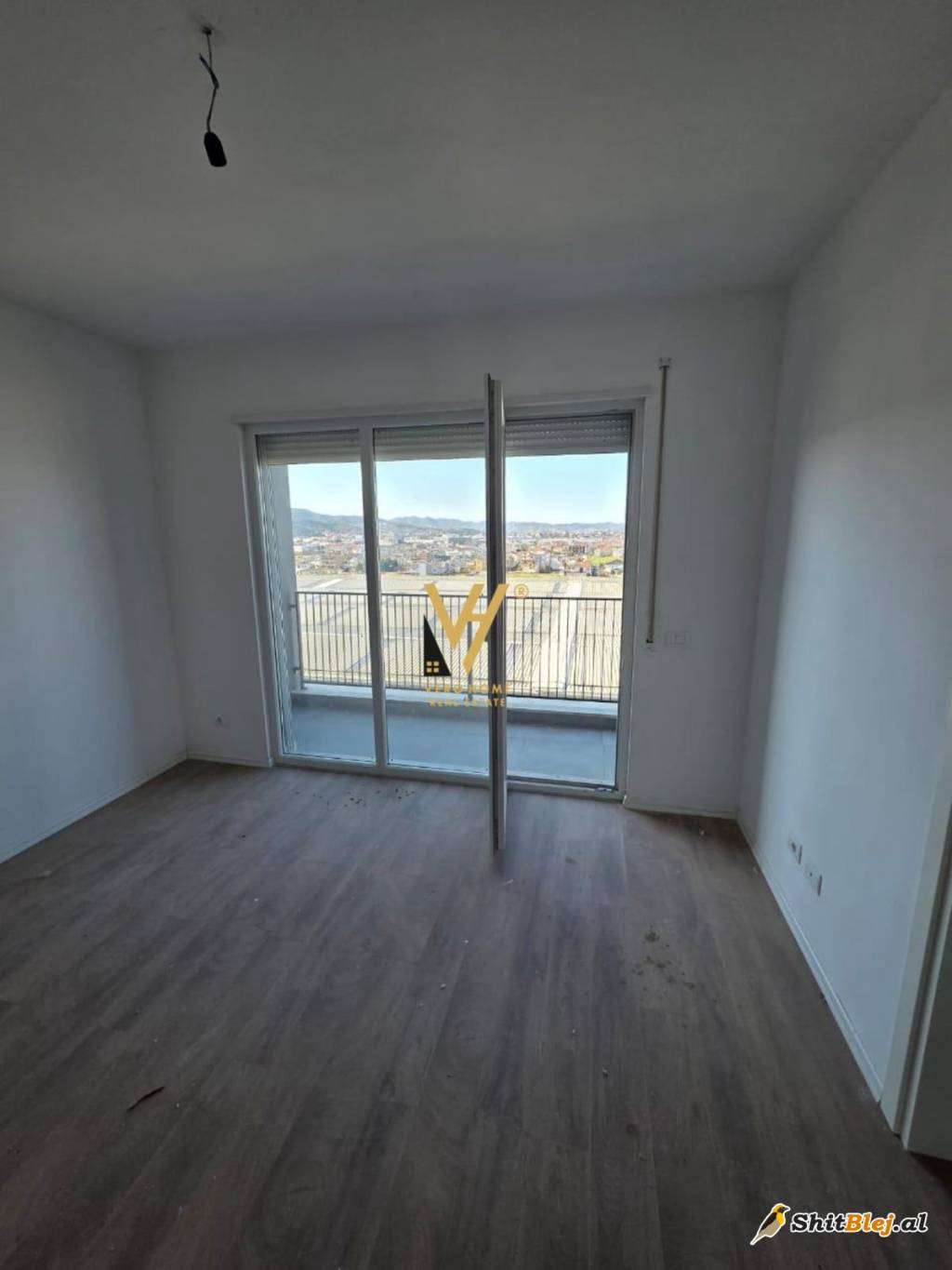 2+1 ME QIRA TE UNIVERS CITY 52.000 LEKE