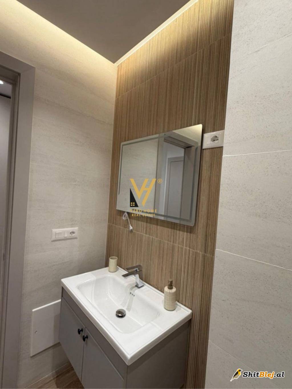 1+1+BLK ME QIRA TE ZOGU I ZI 800 EURO
