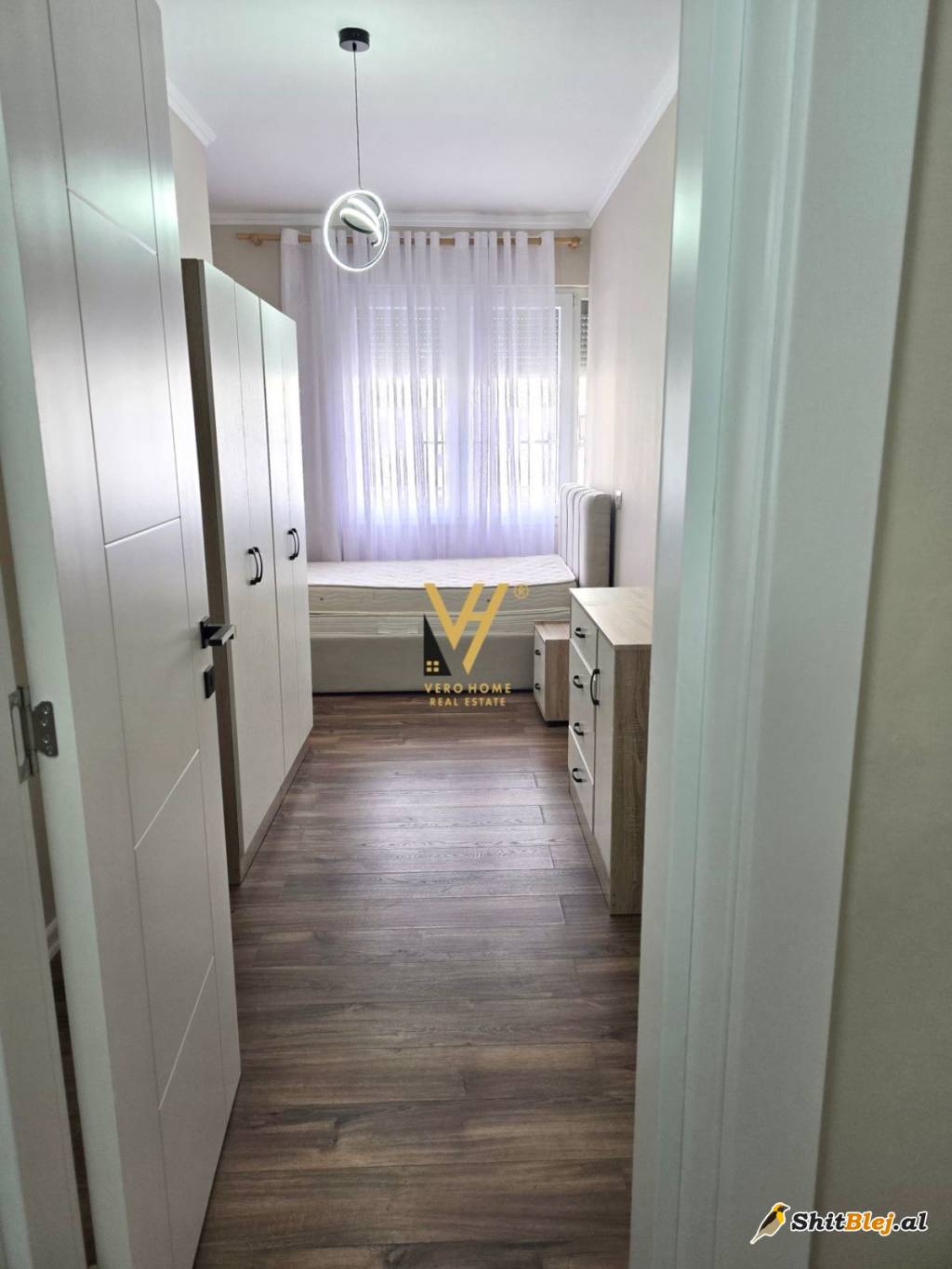  2+1 ME QERA TE 21 DHJETORI 800 EURO