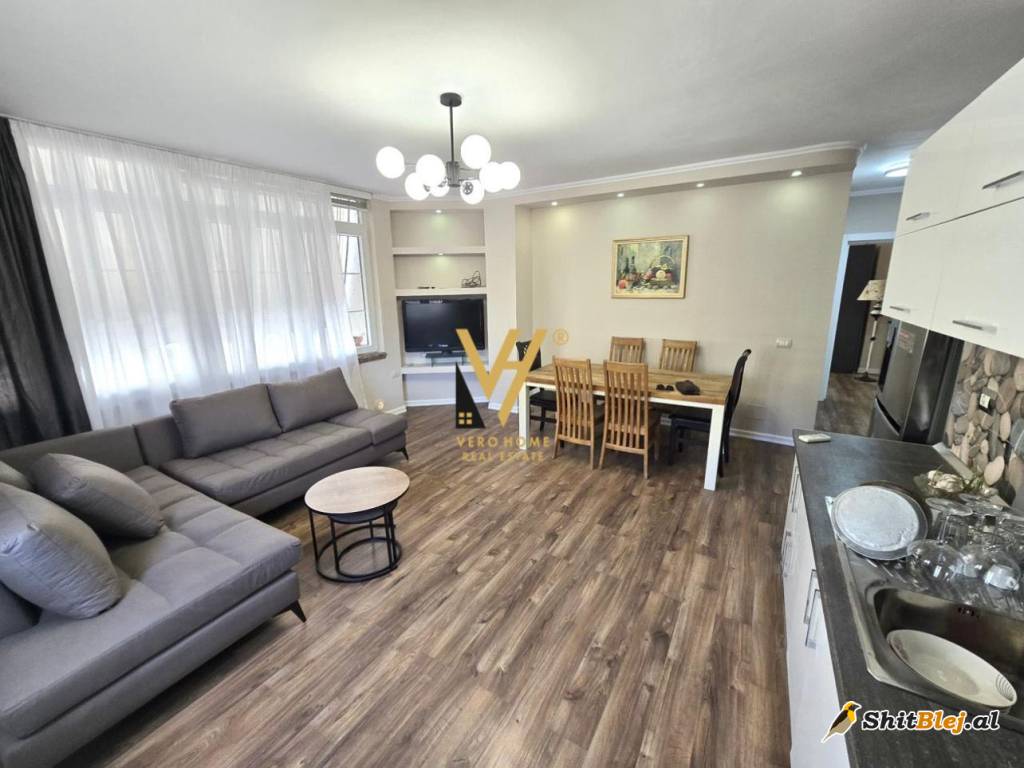  2+1 ME QERA TE 21 DHJETORI 800 EURO