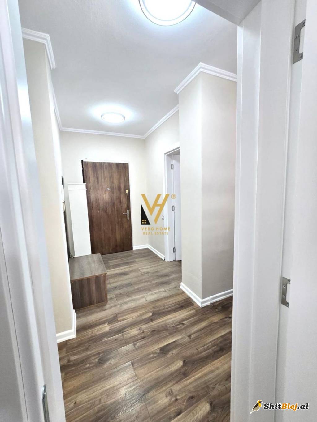  2+1 ME QERA TE 21 DHJETORI 800 EURO