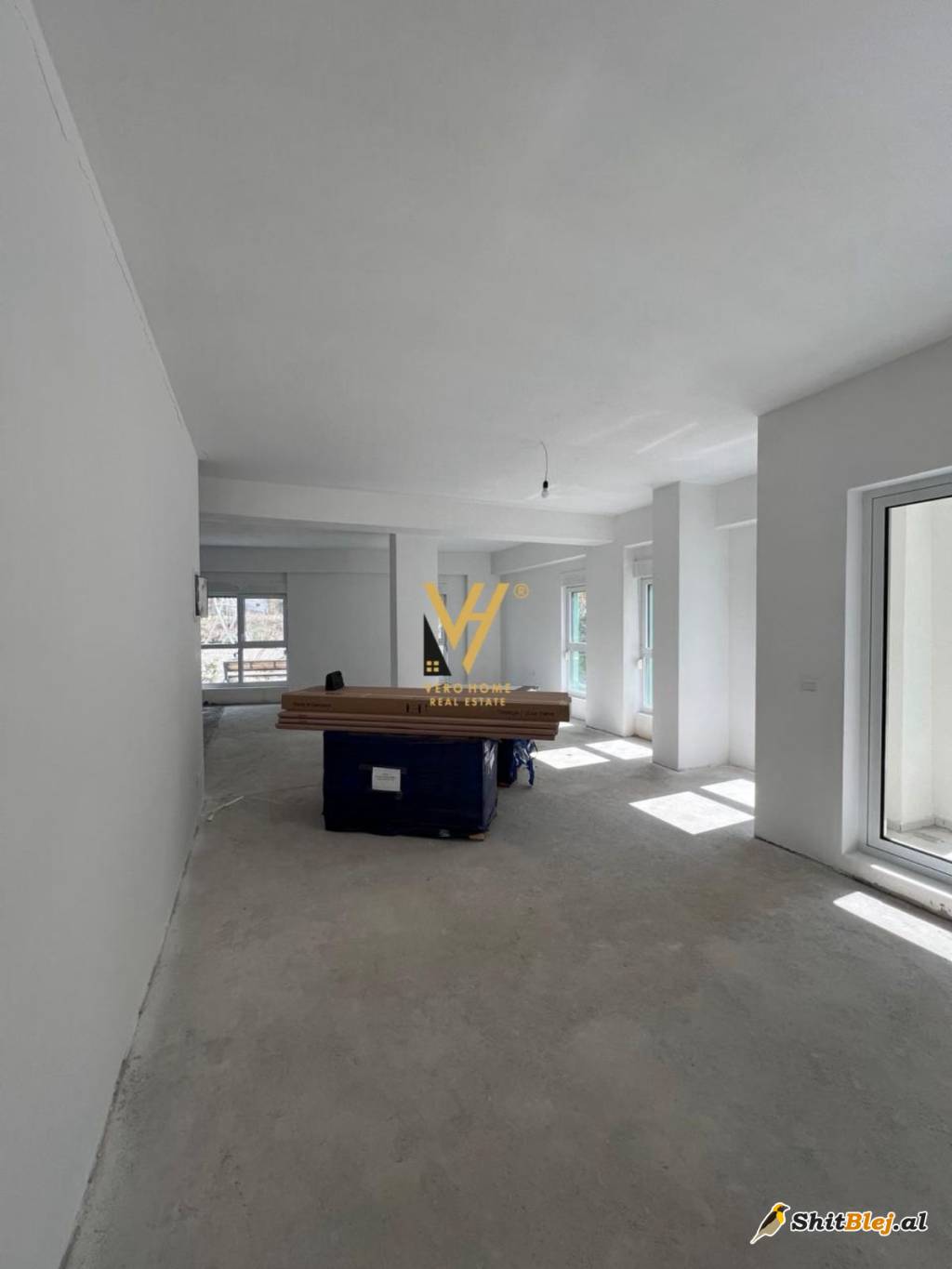 BIZNESI 216 M2 TE RES KAIMI 3.000 EURO