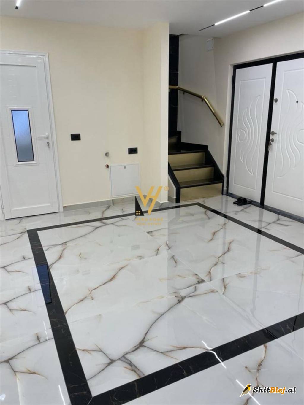 AMBIENT 80M2 TE RRUGA ELBASANIT 1.000EU