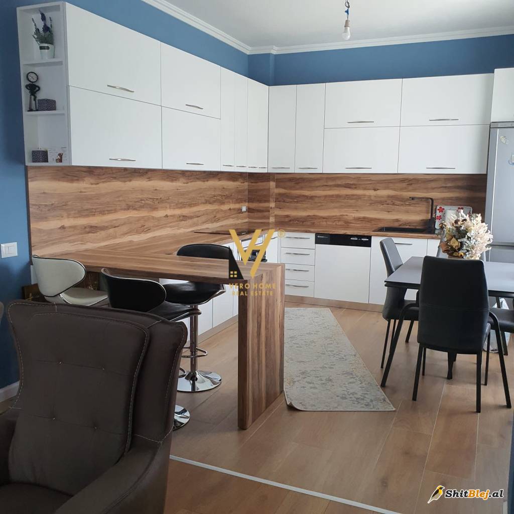 2+1+2 TE  KOPSHTI BOTANIK 240.000 EURO