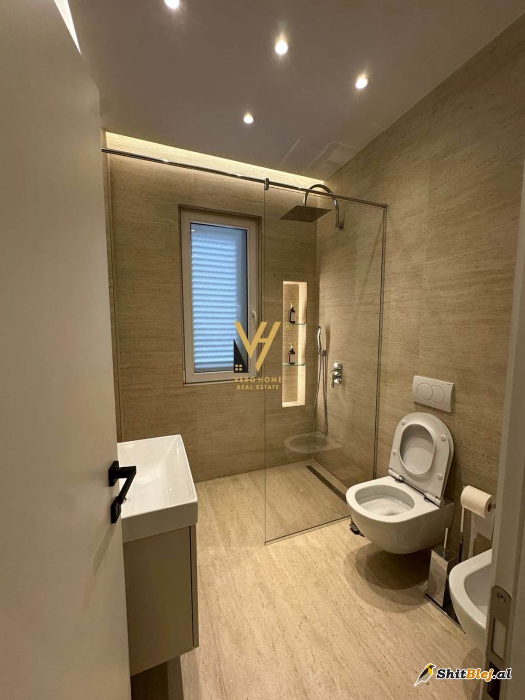  1+1 ME QIRA TE RR. BARRIKADAVE 700 EURO