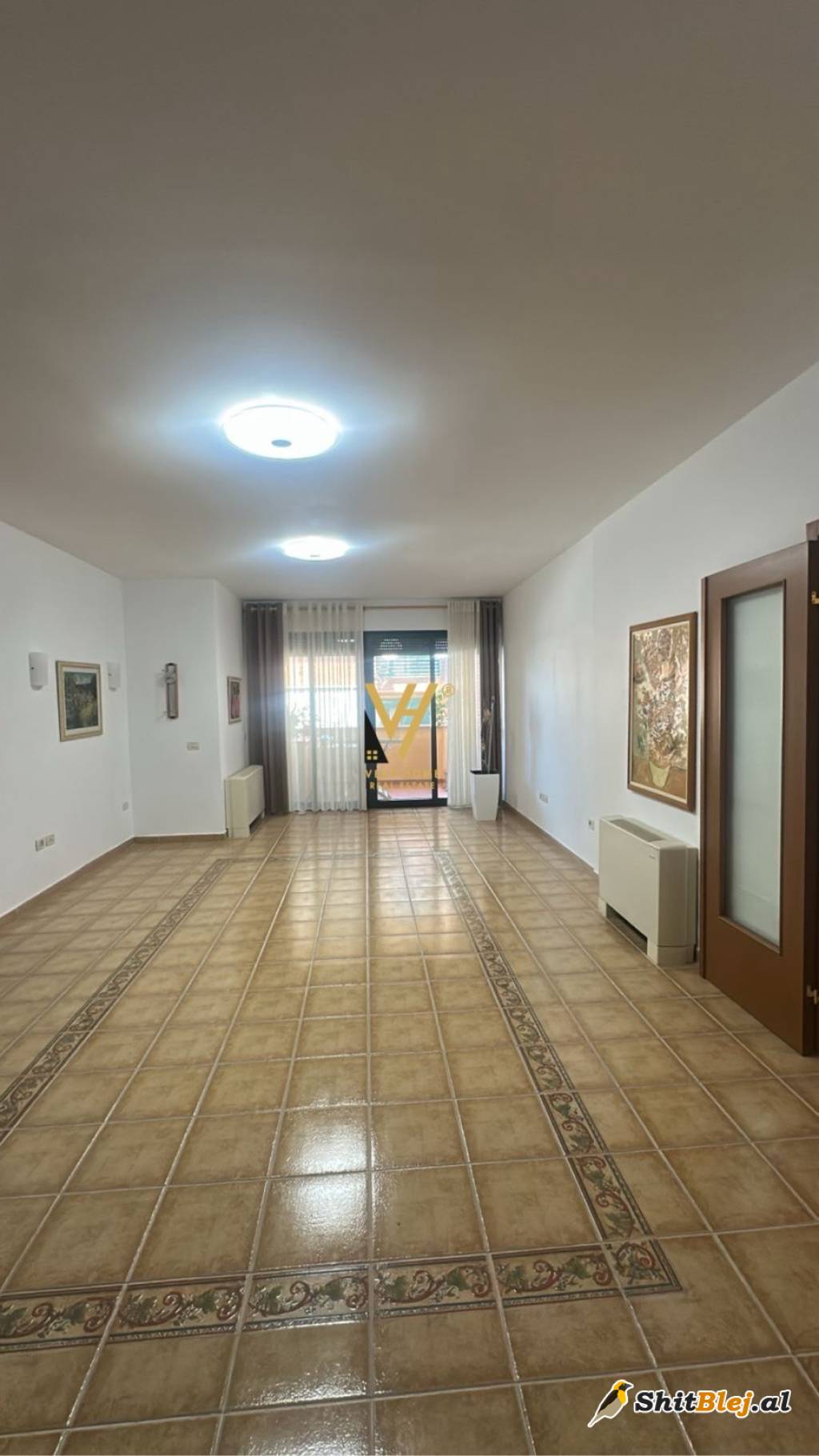 ZYRE 100M2 ME QERA NE BLLOK 1.300 EURO