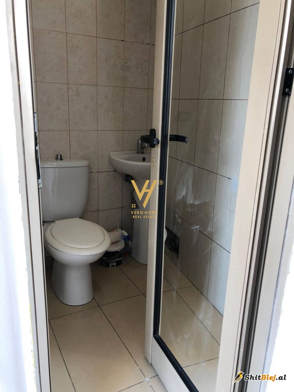  ZYRE 65 M2 ME QIRA NE QENDER 1.500 EURO