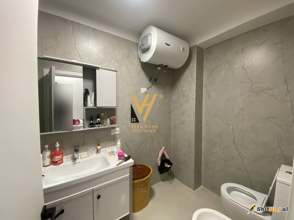 1+1TE KOMUNA E PARISIT 700 EURO
