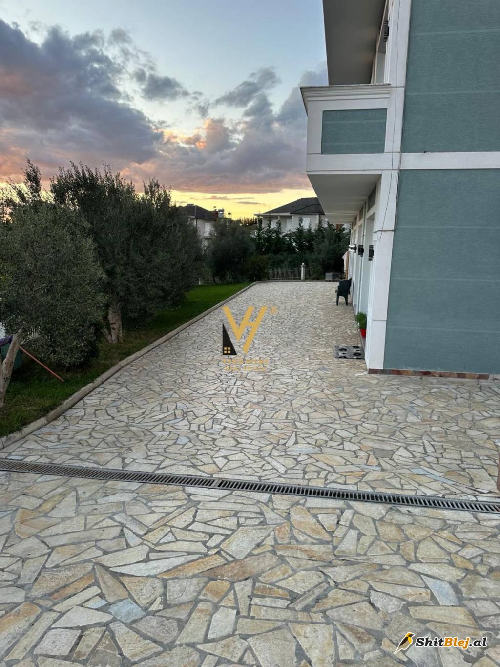 AMBIENT 250 M2 NE PASKUQAN 2.500 EURO