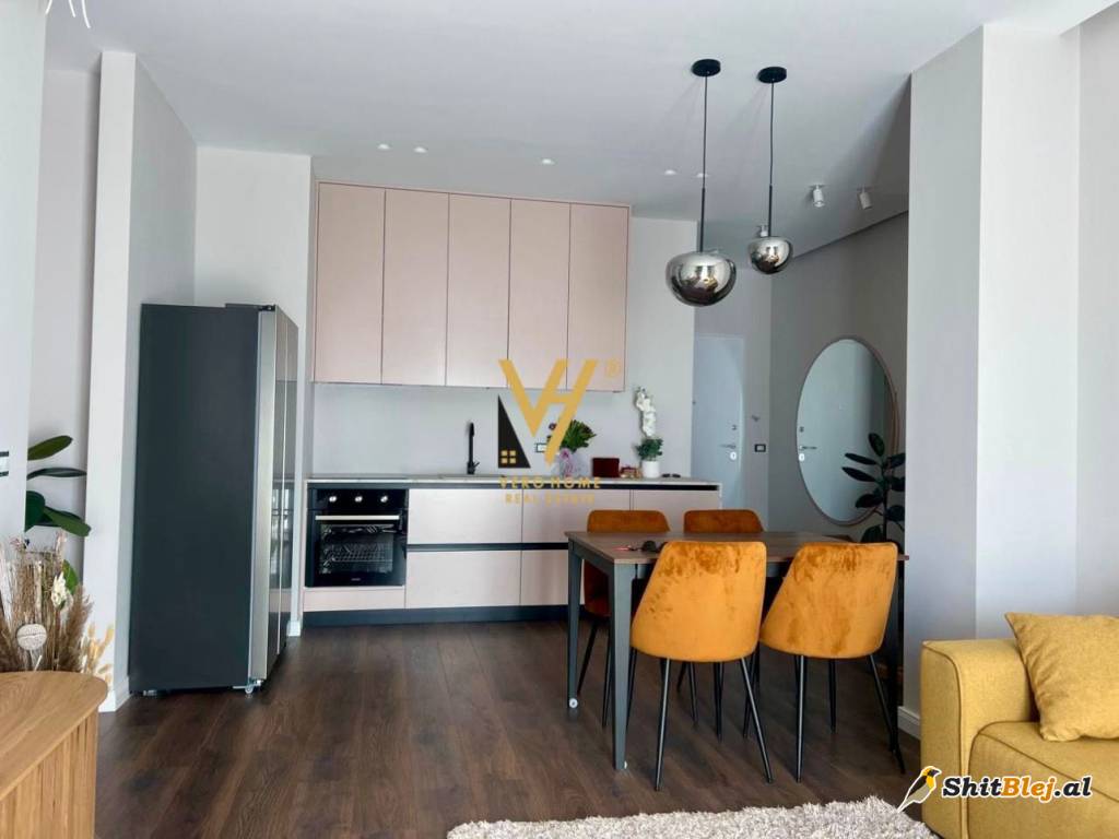2+1+2  TE KOMUNA E PARISIT 1.200 EURO