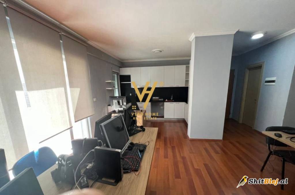  ZYRE 130 M2 ME QIRA TE 5 MAJI 950 EURO