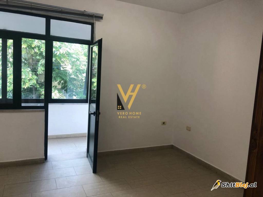 AMBIENT 230 M2 ME QIRA NE BRRYL 1.500 EU