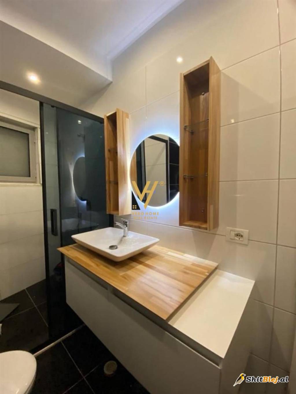  1+1+BLK TE KOMUNA E PARISIT 237.000 EUR