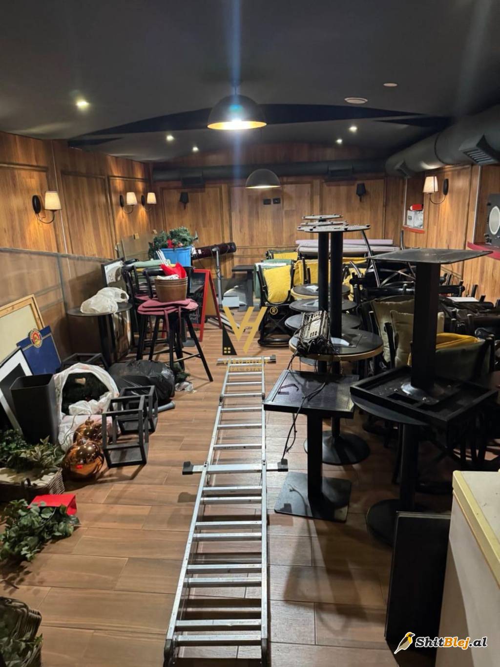 BAR KAFE TE RRUGA E DURRESIT 2.200 EURO