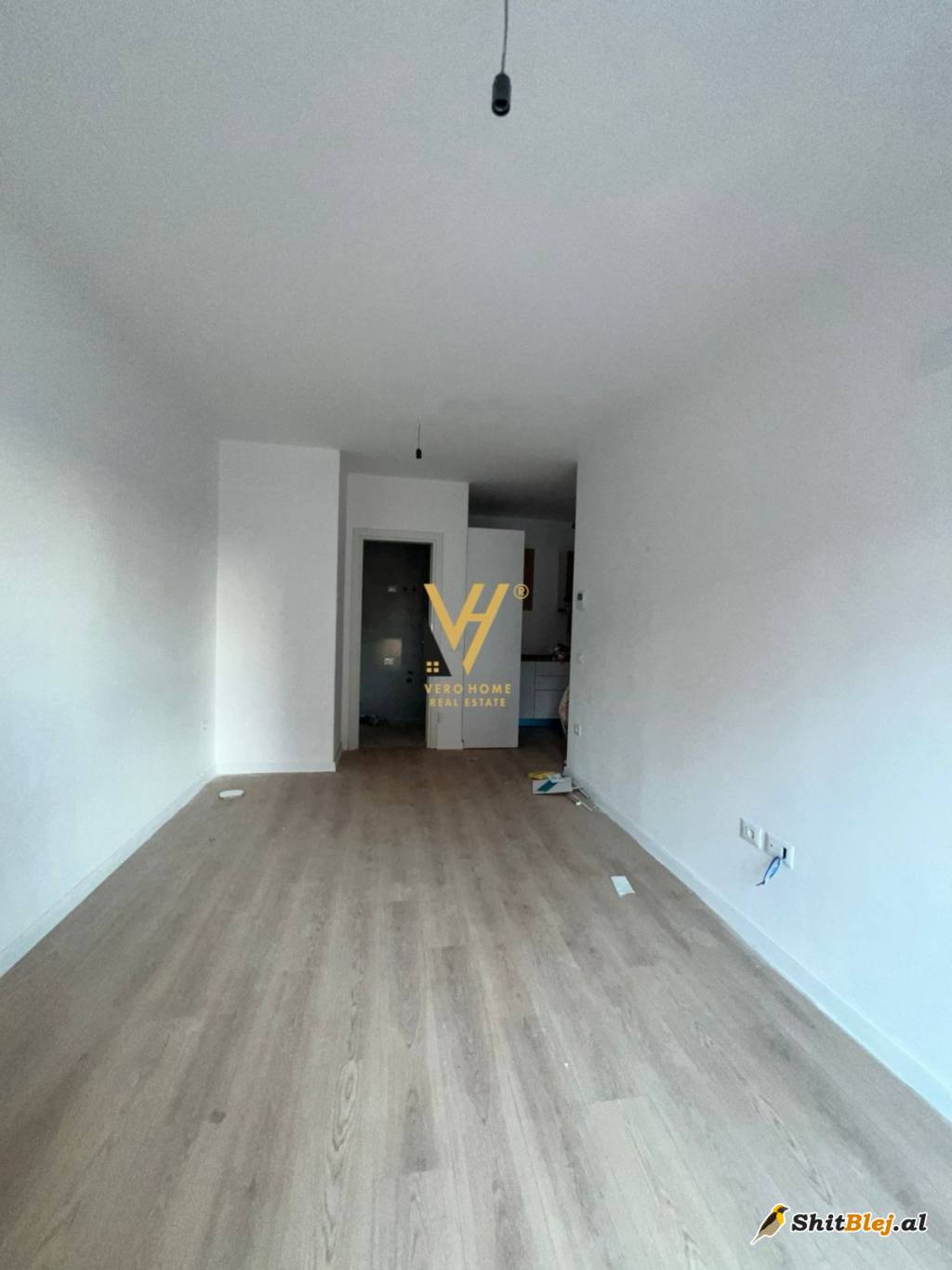 ZYRE 76 M2 TE KOMUNA E PARISIT 600 EURO