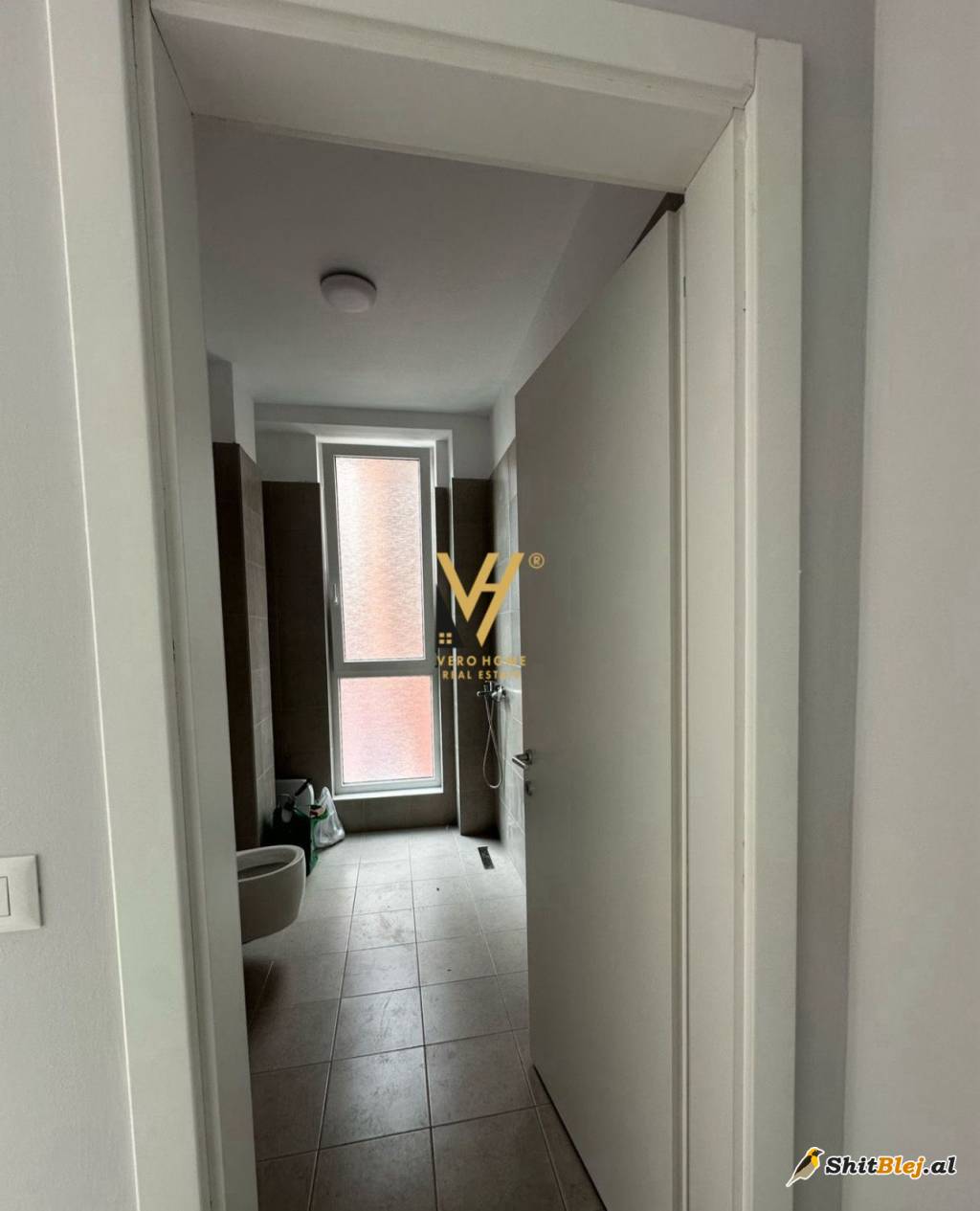 ZYRE 120M2 TE STACIONI TRENIT 1.500 EURO