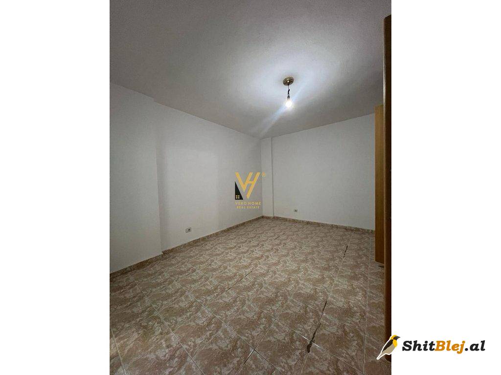 3+1+2+BLK TE KOMUNA E PARISIT 700 E