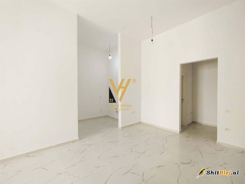 ZYRE 90 M2 TE RRUGA MINE PEZA 800 EURO