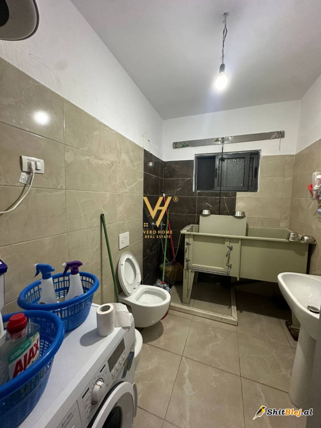 DYQAN 90 M2 TE KOMUNA E PARISIT 1500 EUR