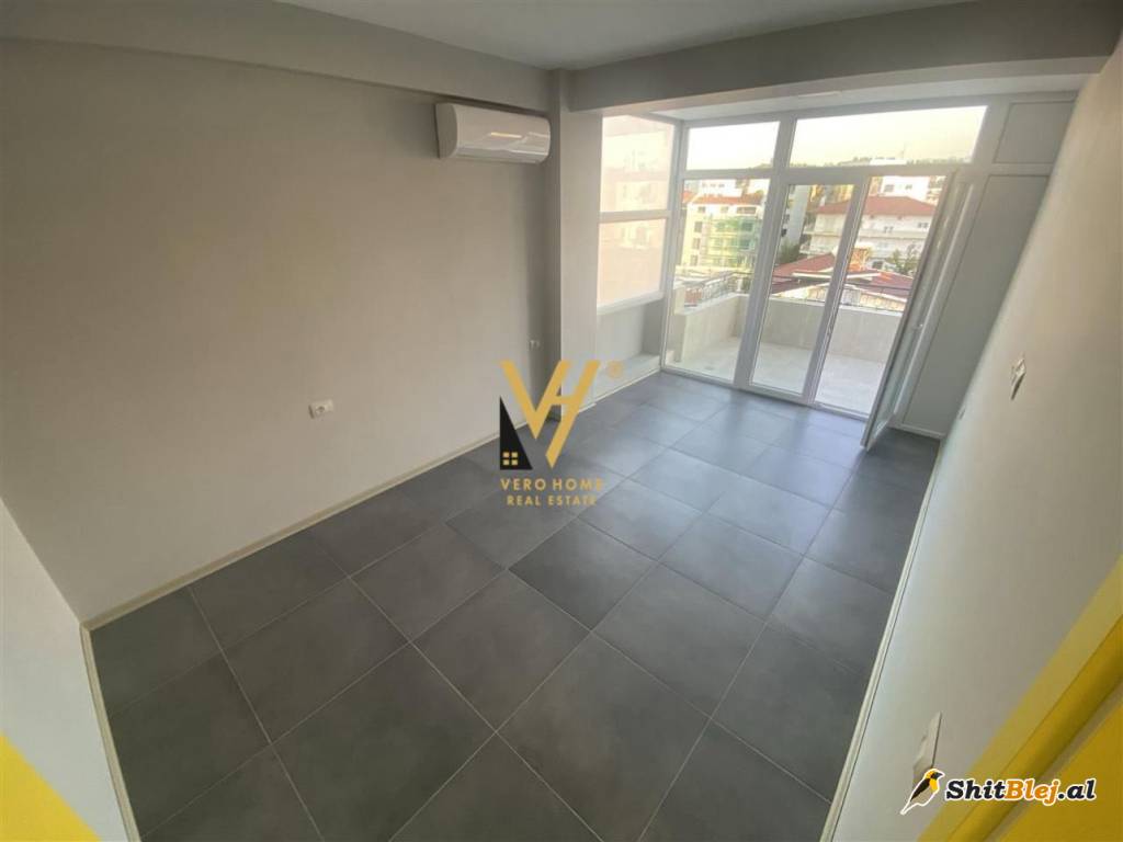 ZYRE 100 M2 TE LICEU ARTISTIK 500 EURO