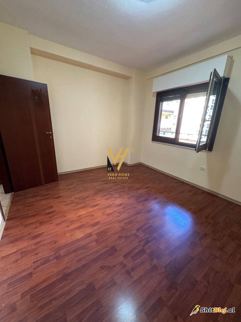 2+1+2 TE KOMUNA E PARISIT 70.000 LEKE