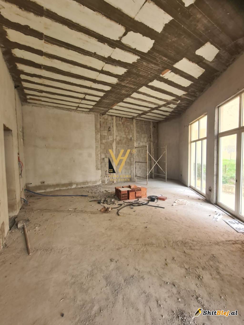 AMBIENT TE LIQENI I THATE 198.000 EURO