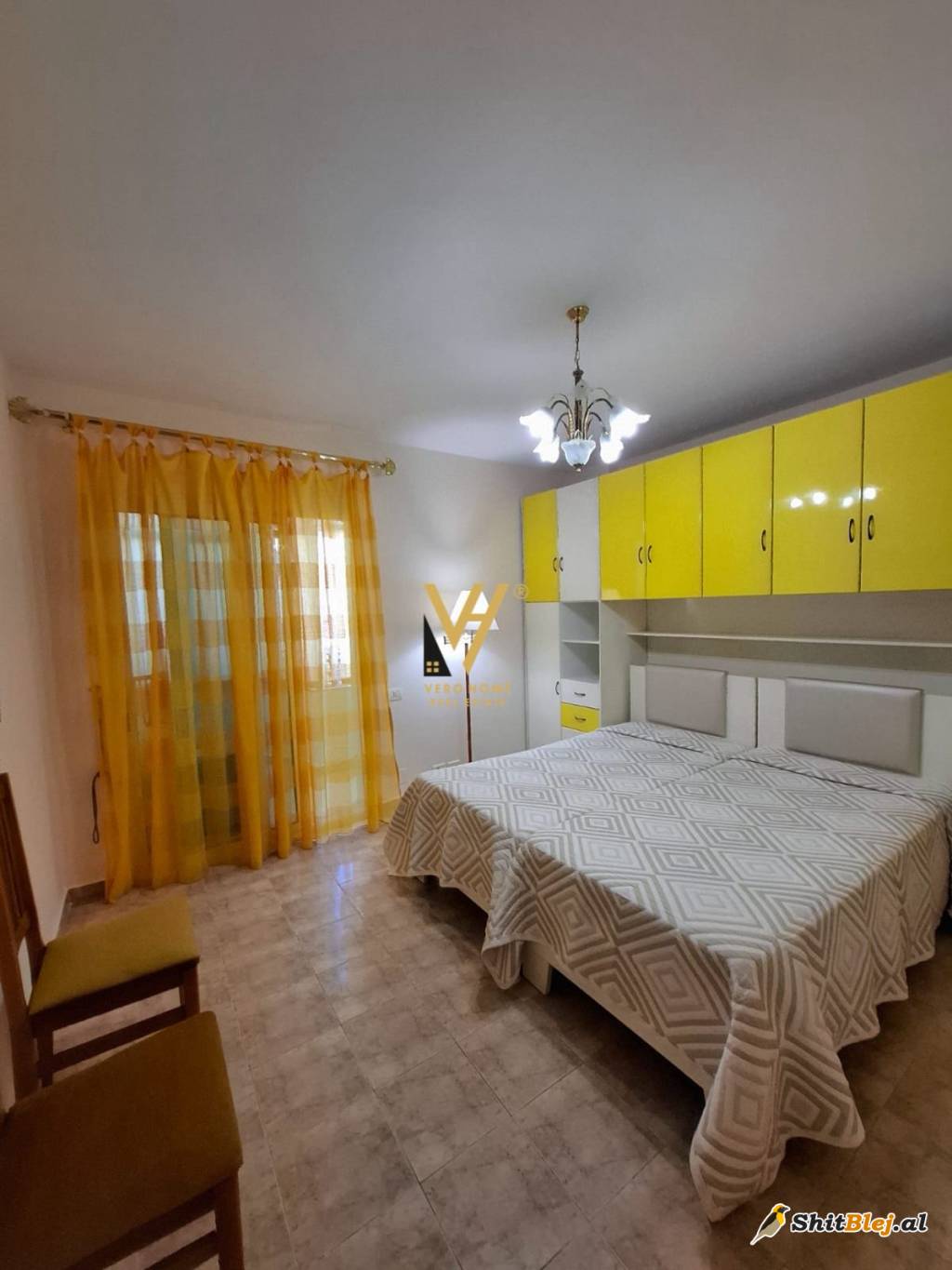  1+1 ME QERA TE KOMUNA E PARISIT 550 EUR