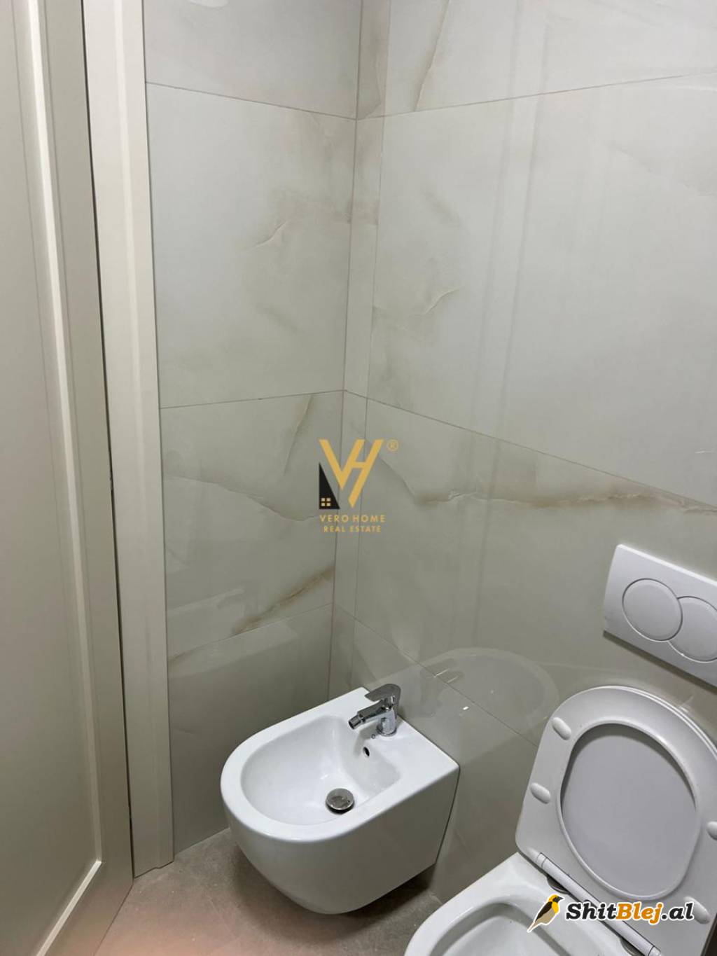 2+1+2 ME QERA TE KOMUNA PARISIT 800 EURO