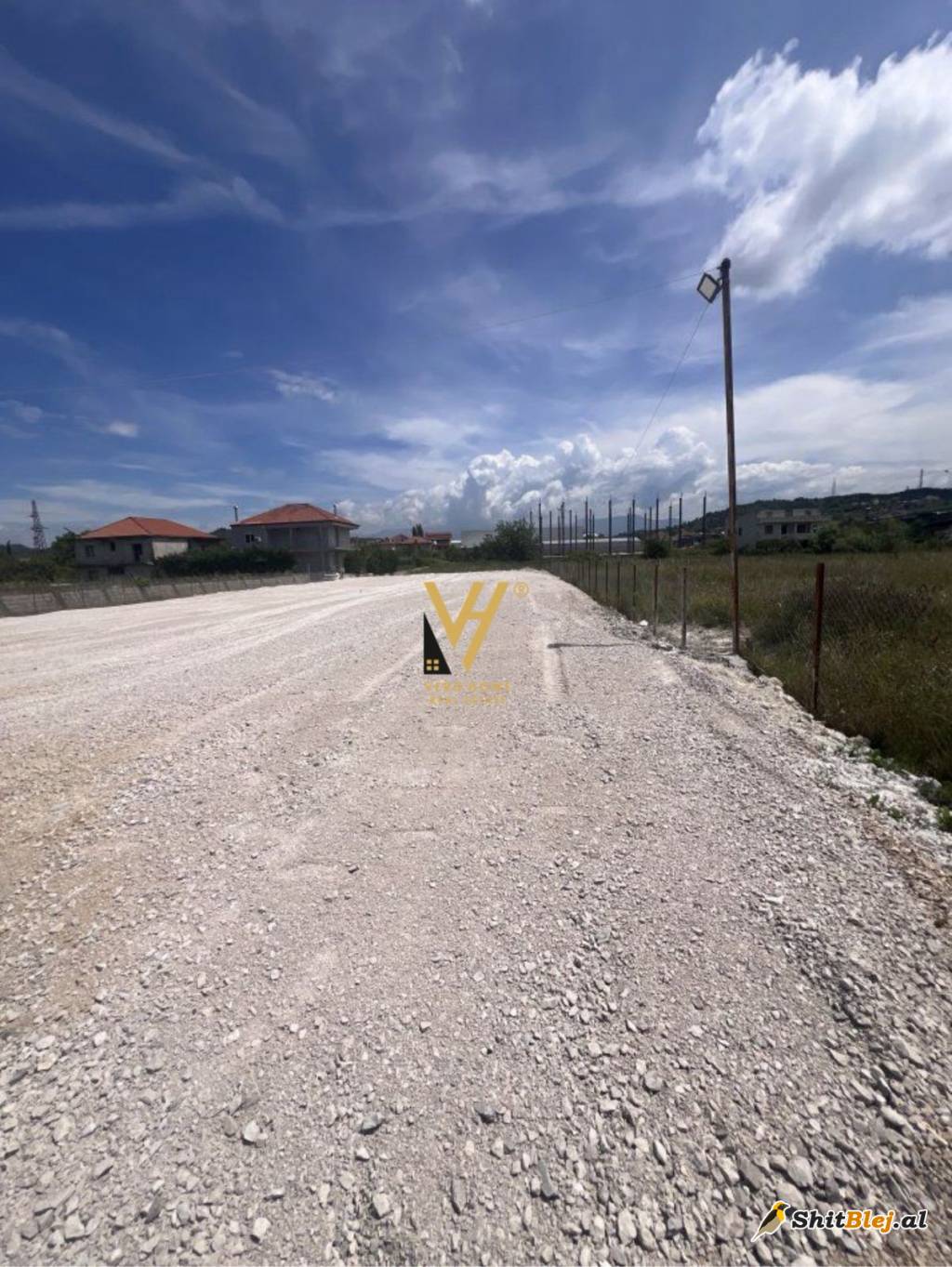  TOKE 2.500 M2 ME QERA NE VORE 1.500 EUR