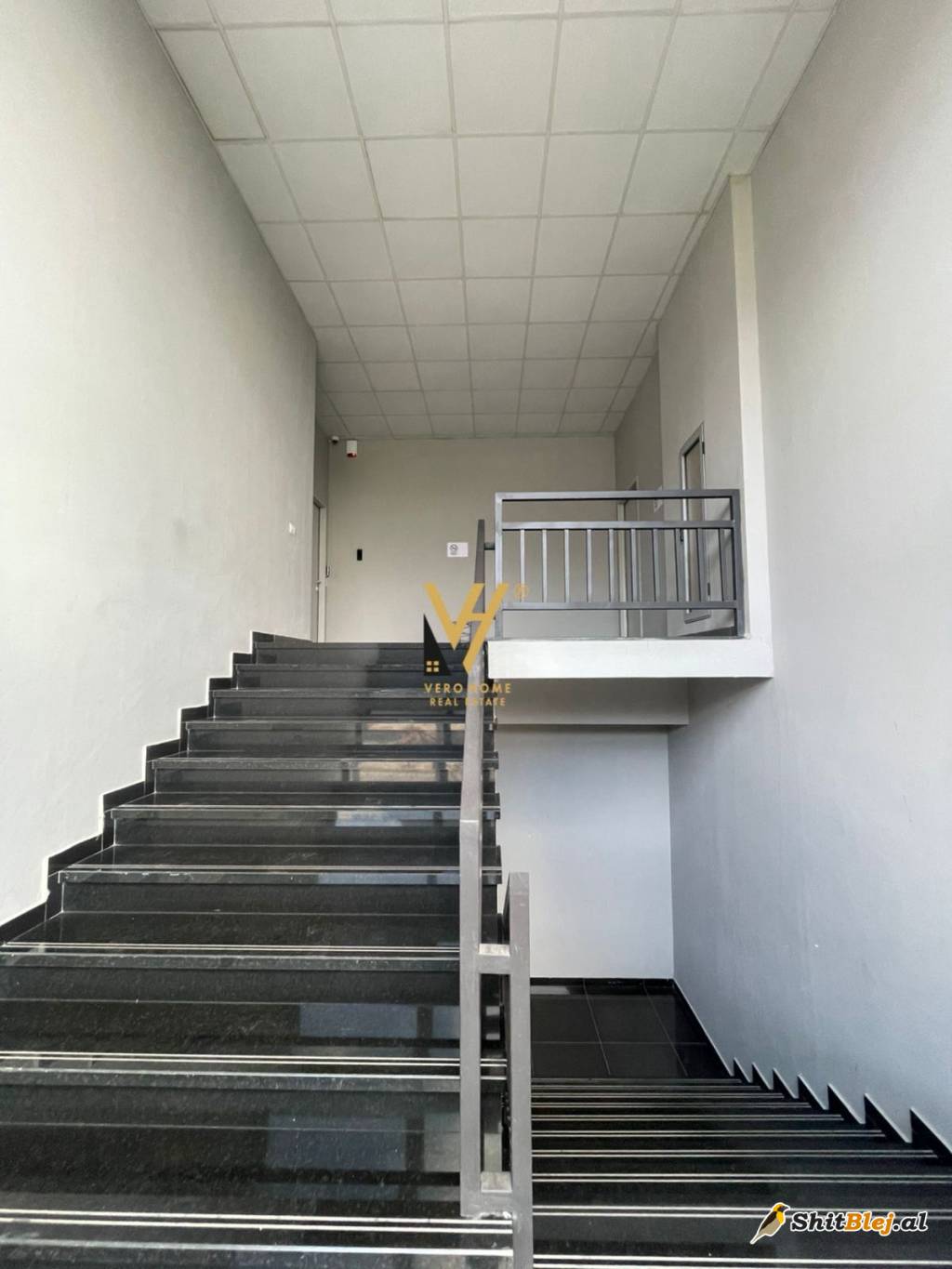 AMBIENT 300 M2 NE PORCELAN 3.000 EURO