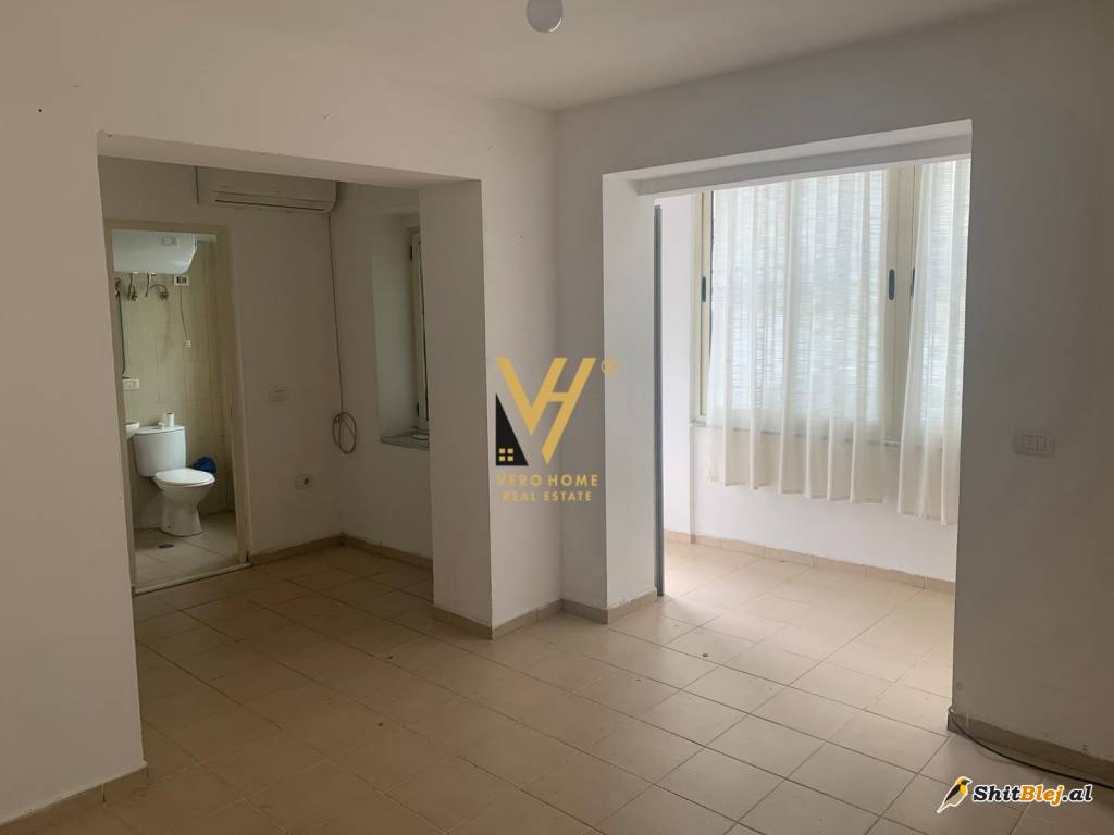 ZYRE 35 M2 TEK STADIUMI DINAMO 400 EURO