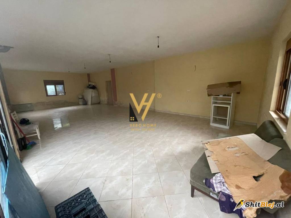 MAGAZINE 130M2 TE VARRI BOMIT 400 EURO
