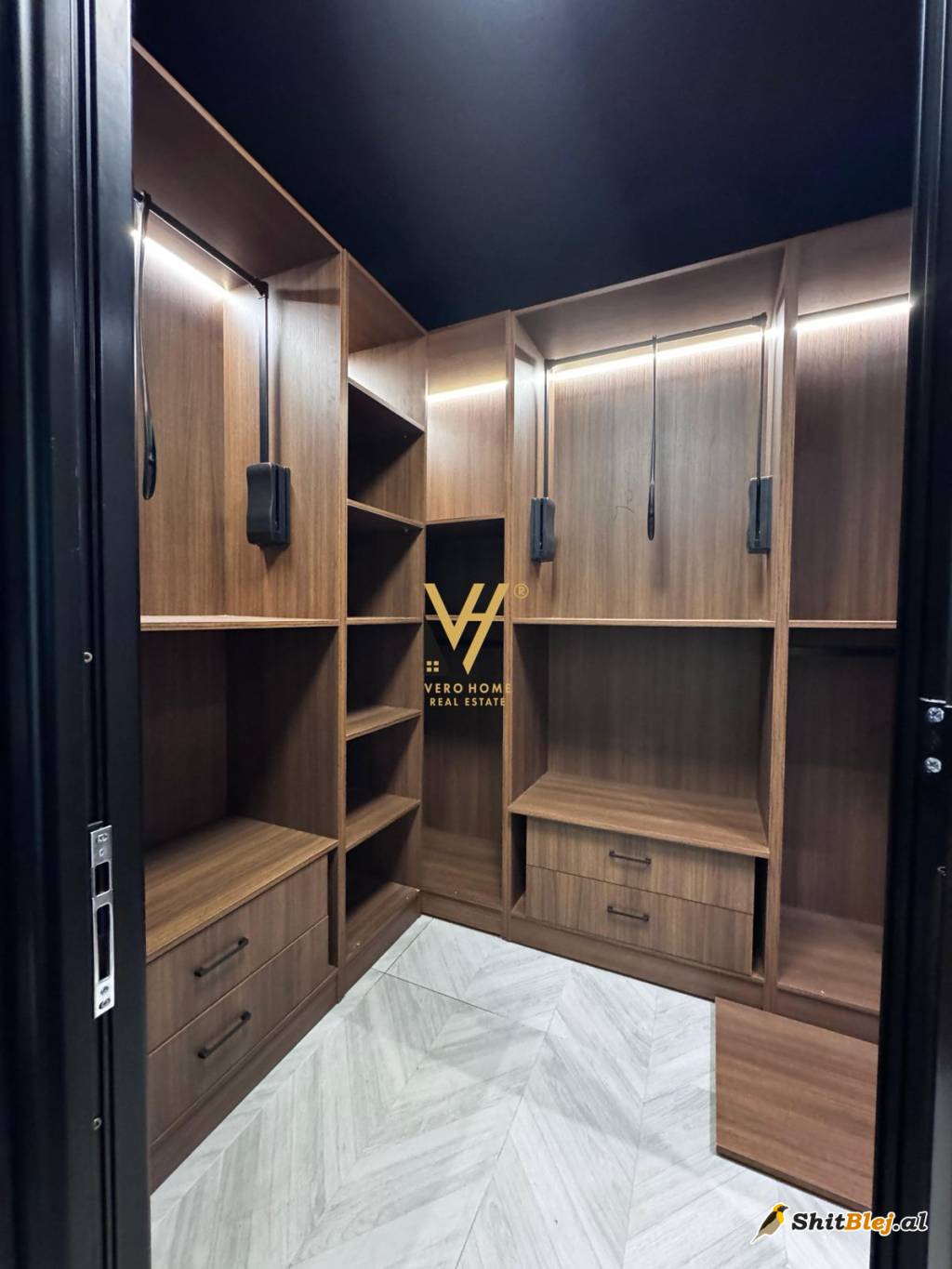  2+1+2 TE KOMUNA E PARISIT 285.000 EURO