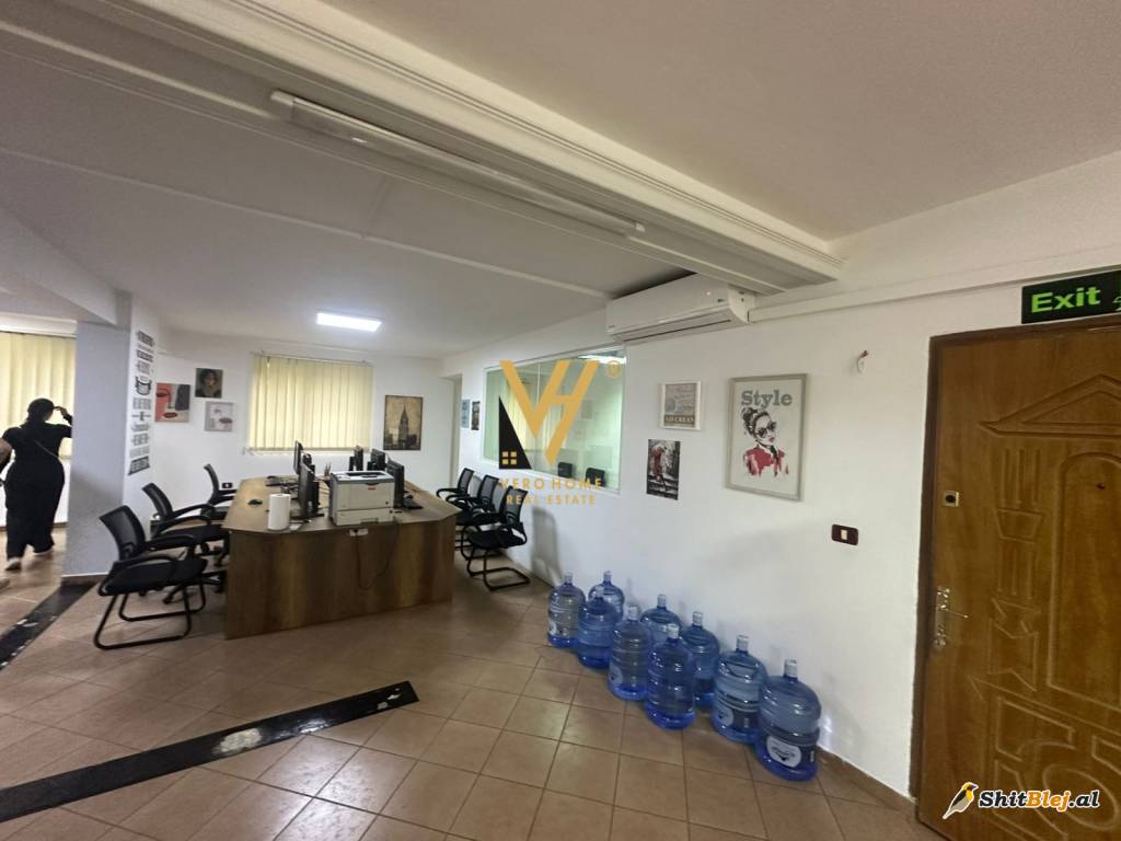ZYRE 120M2 ME QERA TE ISH PARKU 900 EUR
