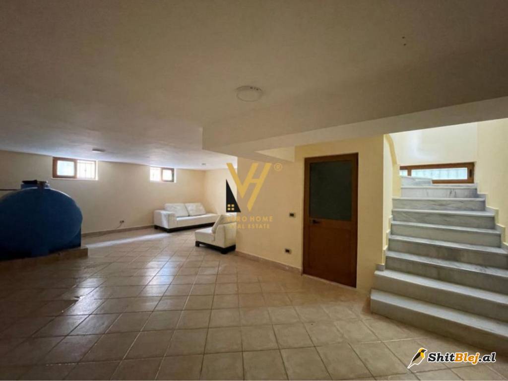 VILE  ME QIRA TE KODRA PRIFTIT 1.300 EUR