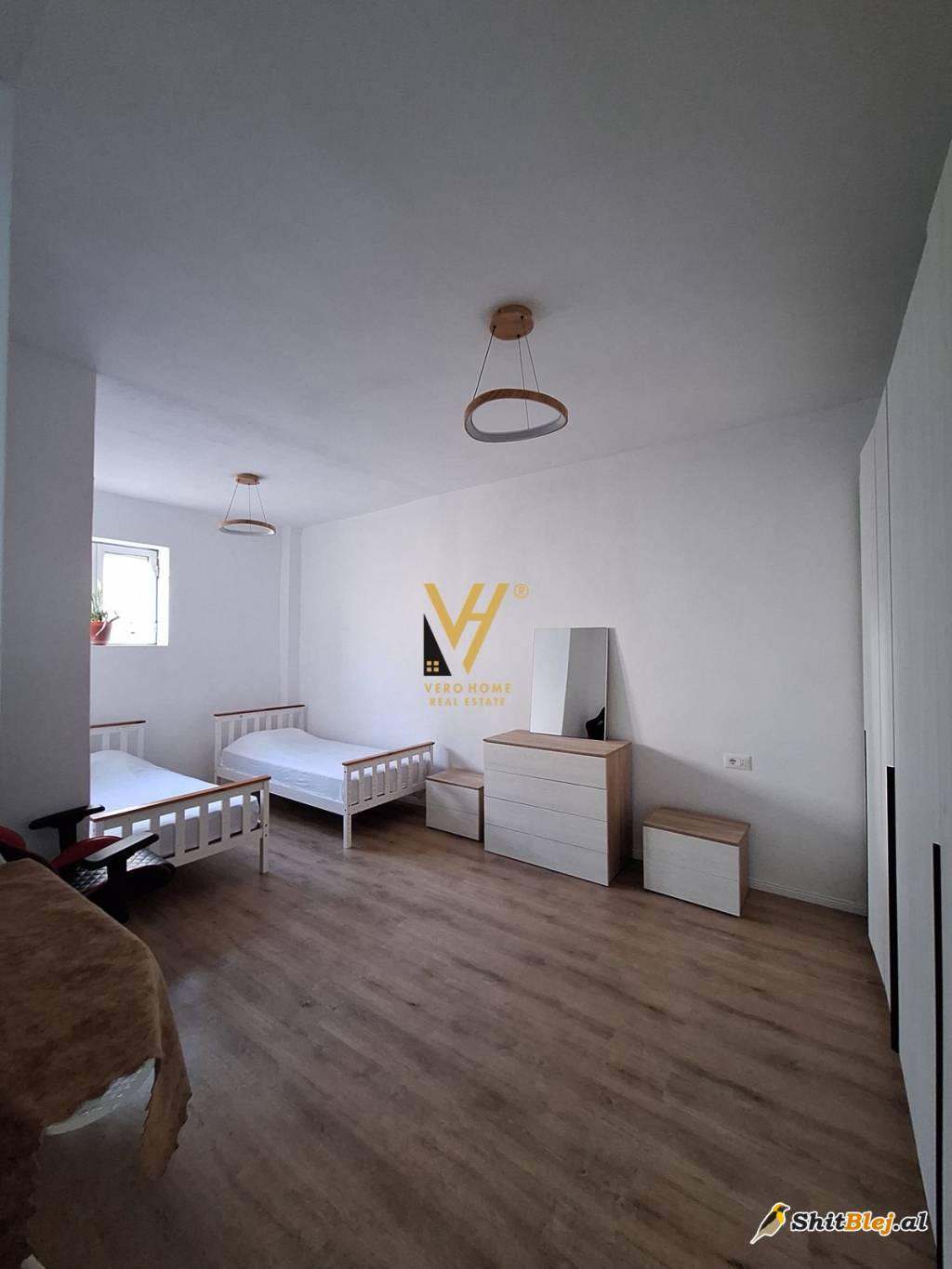 1+1 ME QERA TE RR. BARRIKADAVE 600 EURO