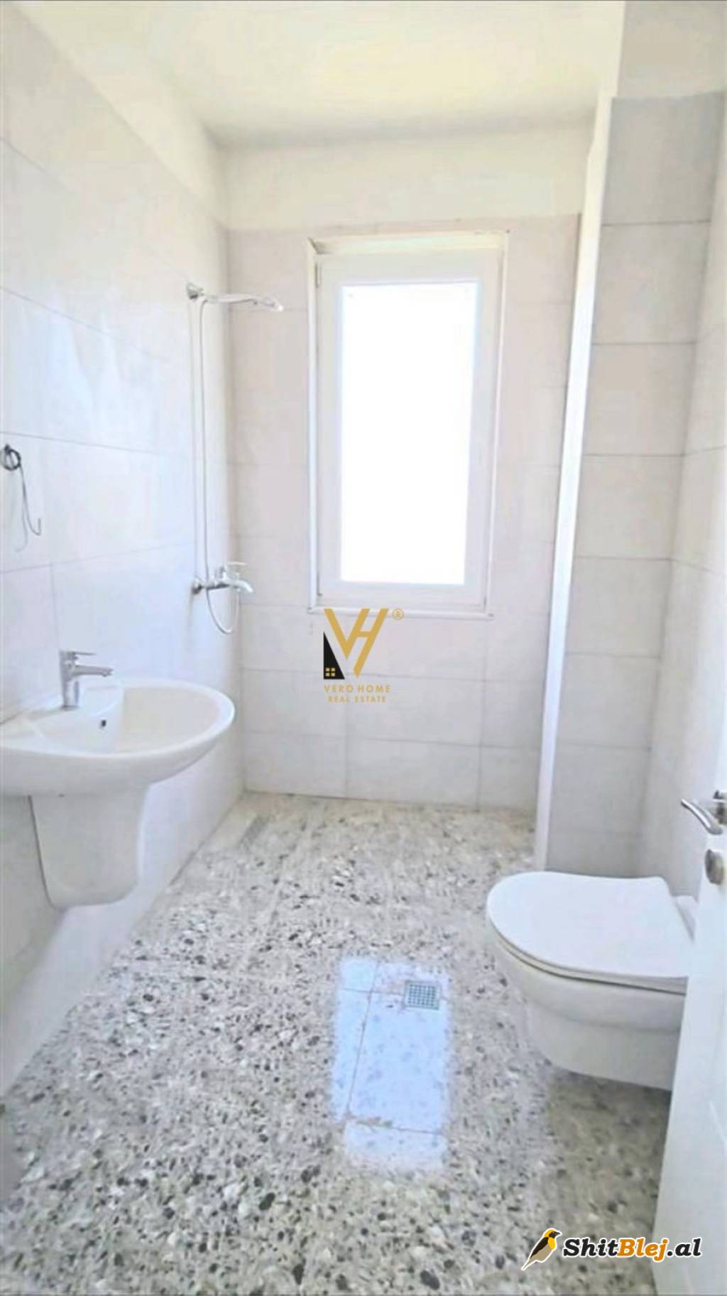 ZYRE 65 M2 ME QERA TE UNIVERS CITY 600 E