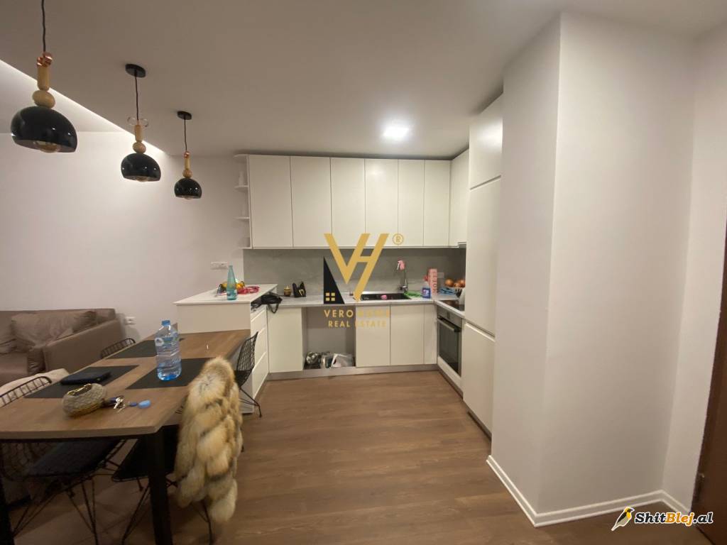 1+1TE KOMUNA E PARISIT 700 EURO